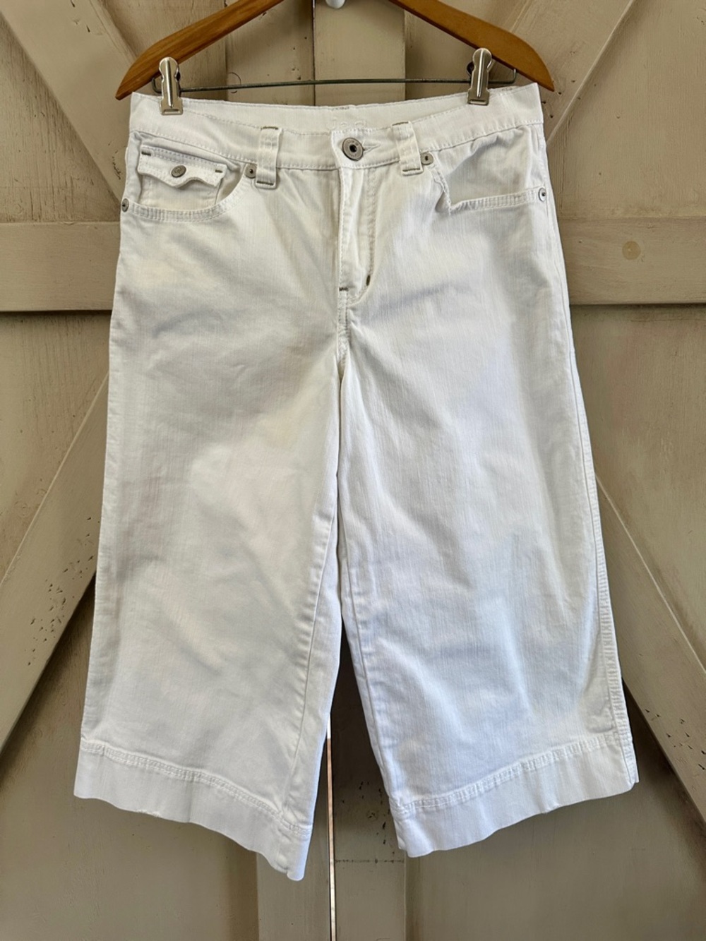 JAG White Bermuda Denim Shorts Women’s Size 10 Stretch Mid Rise Walking Shorts